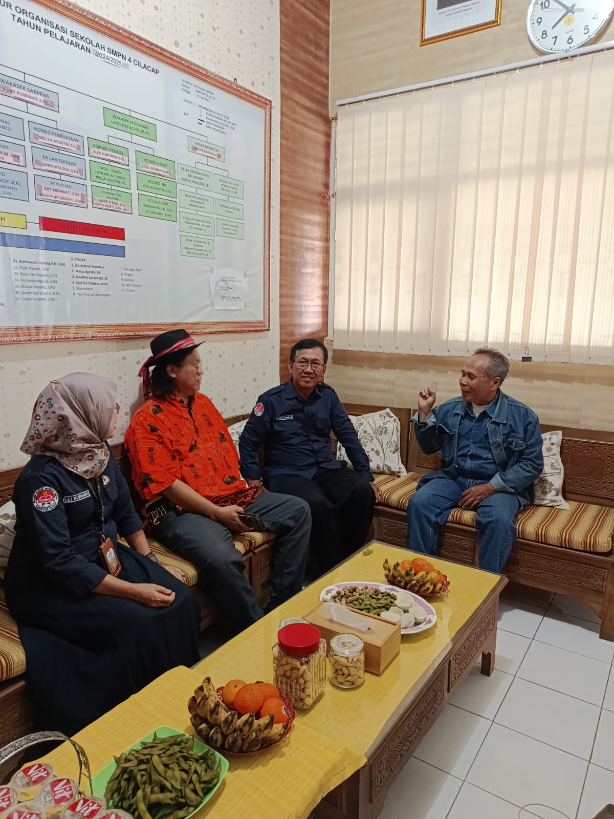 Bengkel Sastra MGMP Bahasa Indonesia SMP Kabupaten Cilacap Hadirkan Dua Sastrawan Nasional